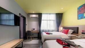 A hotel room with two beds, a desk, a TV, and a window with curtains. - Courtyard by Marriott (Hainan College of Commerce and Industry Provincial Museum Store) (Haikou)