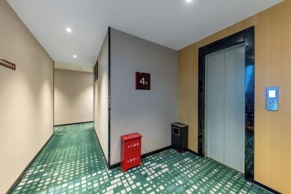 Interior - Courtyard by Marriott (Hainan College of Commerce and Industry Provincial Museum Store) (Haikou)