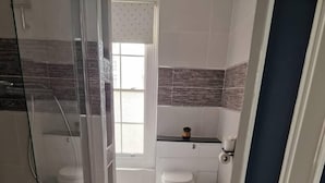 Bathroom - City Centre Duplex Sleeps 4 H9 (Hull)