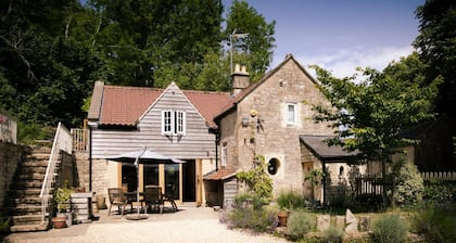 Beautiful Cottage Near Bath