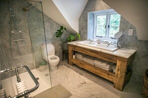 Cottage | Bathroom | Separate tub and shower, deep soaking tub, towels - Beautiful Cottage Near Bath (Bath)