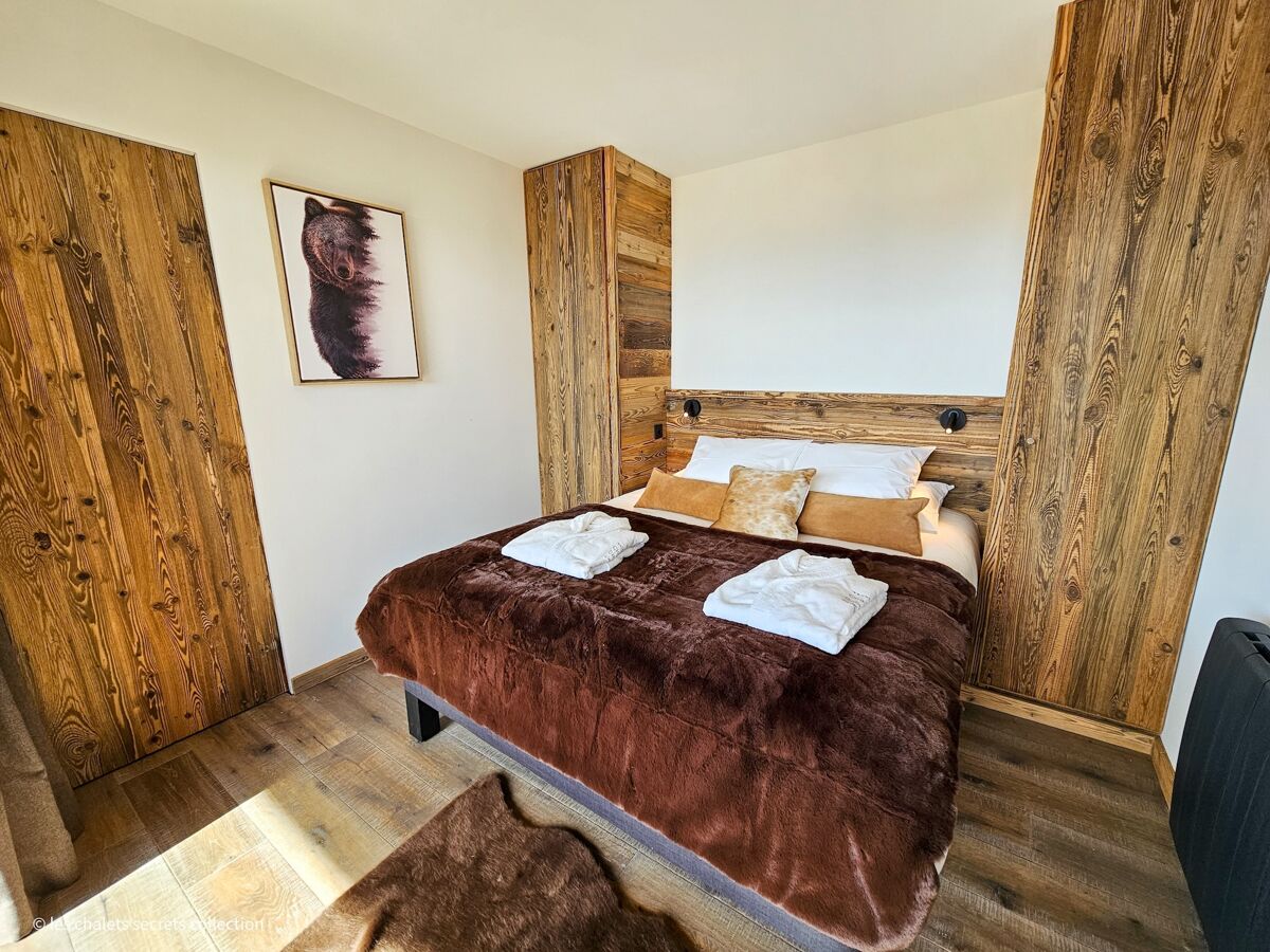 2 bedrooms, iron/ironing board, travel crib, WiFi (free)