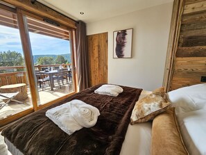 2 habitaciones, tabla de planchar con plancha y cuna de viaje