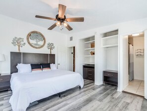 2 bedrooms, free WiFi, bed sheets - Riverbend Hideaway - 5 Min to Downtown & Tubing (San Marcos)