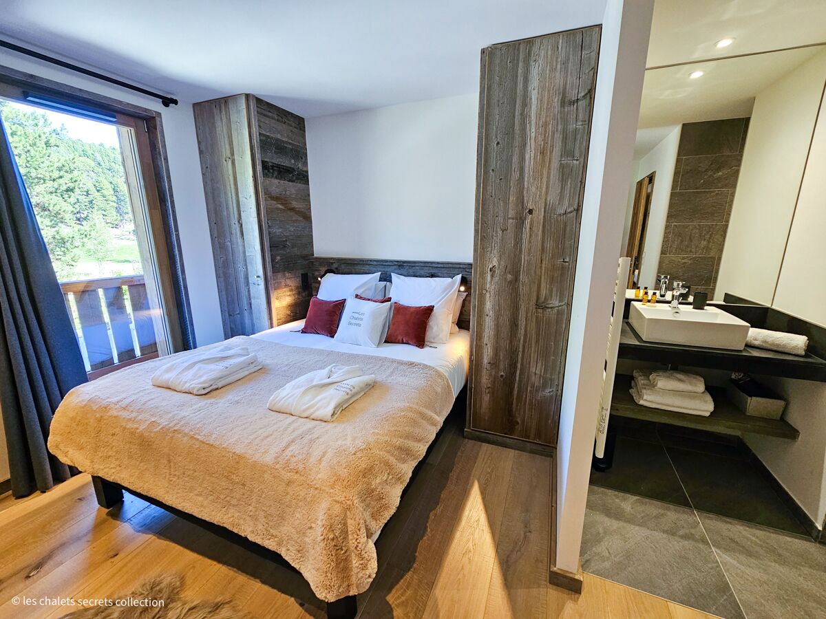 3 bedrooms, iron/ironing board, travel cot, free WiFi