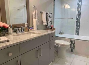 Shower, hair dryer, bidet, towels