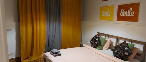 2 Schlafzimmer, Schreibtisch, Bügeleisen/Bügelbrett, kostenloses WLAN