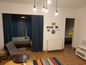 2 sovrum, skrivbord, strykjärn/strykbräda och gratis wi-fi