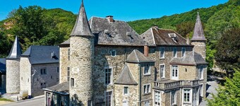 Ardennes near Durbuy: Family or friendly gĂźte with 5 bedrooms and 5 private bathrooms