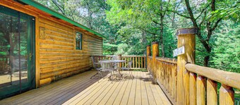 Peaceful Wautoma Retreat w/ Deck on 10 Acres!