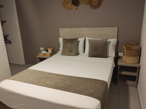 1 bedroom, bed sheets