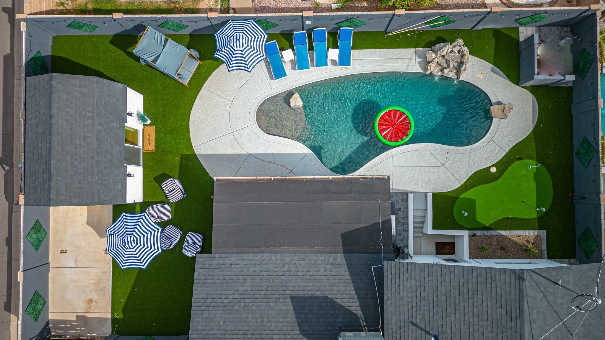 NEW Modern Resort! Arcade, FREE Heated Pool, Puttputt & Pool House!