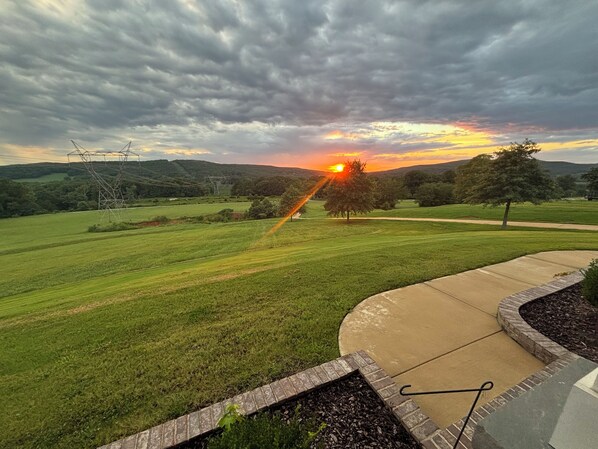 Property grounds - 1 bedroom Quonset hut tucked in the mountains of north Alabama near Huntsville (Gurley)
