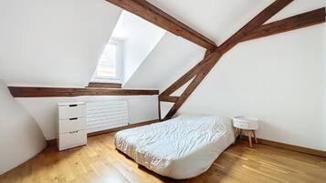 2 habitaciones, tabla de planchar con plancha, cuna de viaje y wifi