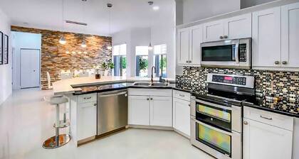 Miami 5BR Villa w/ Heated Pool, Games & BBQ L01