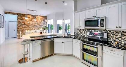 Miami 5BR Villa w/ Heated Pool, Games & BBQ L01