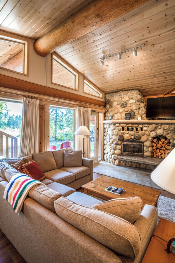 1-inch LCD TV with satellite channels, fireplace, printers - Mike Wiegele Helicopter Skiing (Blue River)