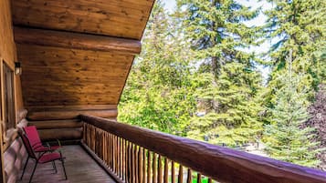 Deluxe Cabin, 2 Double Beds, Mountain View | Terrace/patio