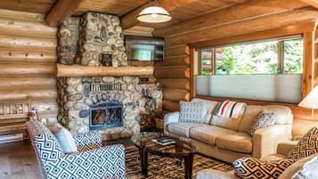 Deluxe Cabin, 2 Double Beds, Mountain View | Living area | 1-inch LCD TV with satellite channels, fireplace, printers