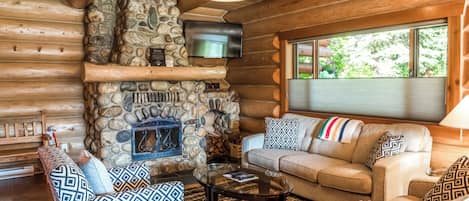 Deluxe-Ferienhütte, 2 Doppelbetten, Bergblick | Wohnbereich