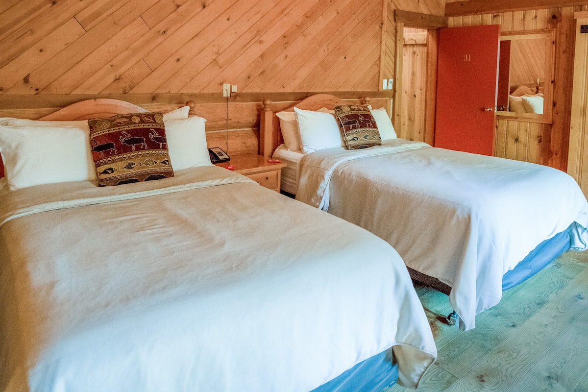 Deluxe-Ferienhütte, 2 Doppelbetten, Bergblick | Zimmersafe, Schreibtisch, laptopgeeigneter Arbeitsplatz