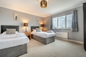 4 bedrooms, free WiFi, bed sheets