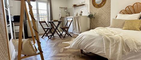 Ferros/tábuas de passar roupa, Wi-Fi, roupa de cama