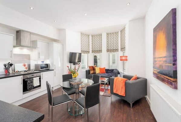 TV - Strathmore House Apartments - Two Bed Apt (The Hoe Plymouth)