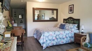 1 bedroom, free WiFi, bed sheets, wheelchair access - Cozy Kihei! Fully equipped beachfront studio in with WiFi AC Pool Tennis & more! (Kihei)