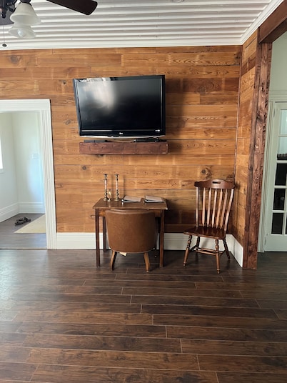 Charming 2-bedroom country cottage with 2 bedrooms and WiFi. 