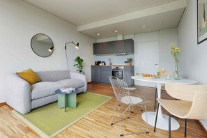 Apartment, Garden View | Private kitchen | Microwave, oven, stovetop, espresso maker - homie stay Architektenapartments im Grünen mit Blick auf die Würzburger Innenstadt (Würzburg)