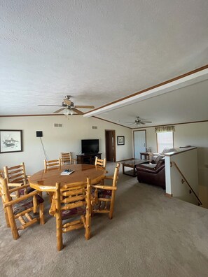 Interior - Spacious 5-bedroom house overlooking a serene 20 acre lake (Drexel)