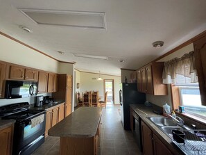 Fridge, microwave, oven, stovetop - Spacious 5-bedroom house overlooking a serene 20 acre lake (Drexel)