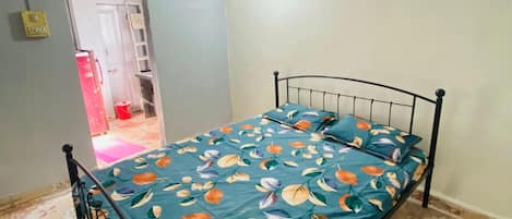 1 habitación, wifi y ropa de cama