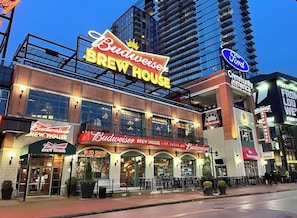 Exterior - Chic Studio Apt with WiFi and Fitness Room in Downtown St. Louis (St. Louis)