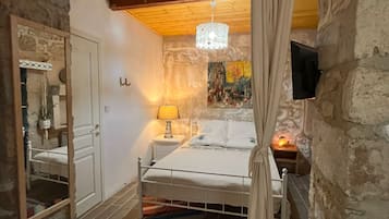 Family Triple Room | Premium bedding, free minibar, iron/ironing board, free WiFi