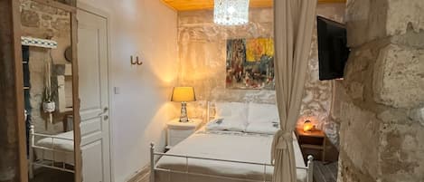 Family Triple Room | Premium bedding, free minibar, iron/ironing board, free WiFi