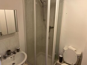 アパートメント | バスルーム | バスアメニティ (無料)、タオル、石鹸、シャンプー