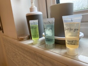 Apartamento | Banheiro | Produtos de toalete grátis, toalhas de banho, sabonete, shampoo