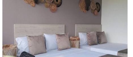 1 bedroom, bed sheets