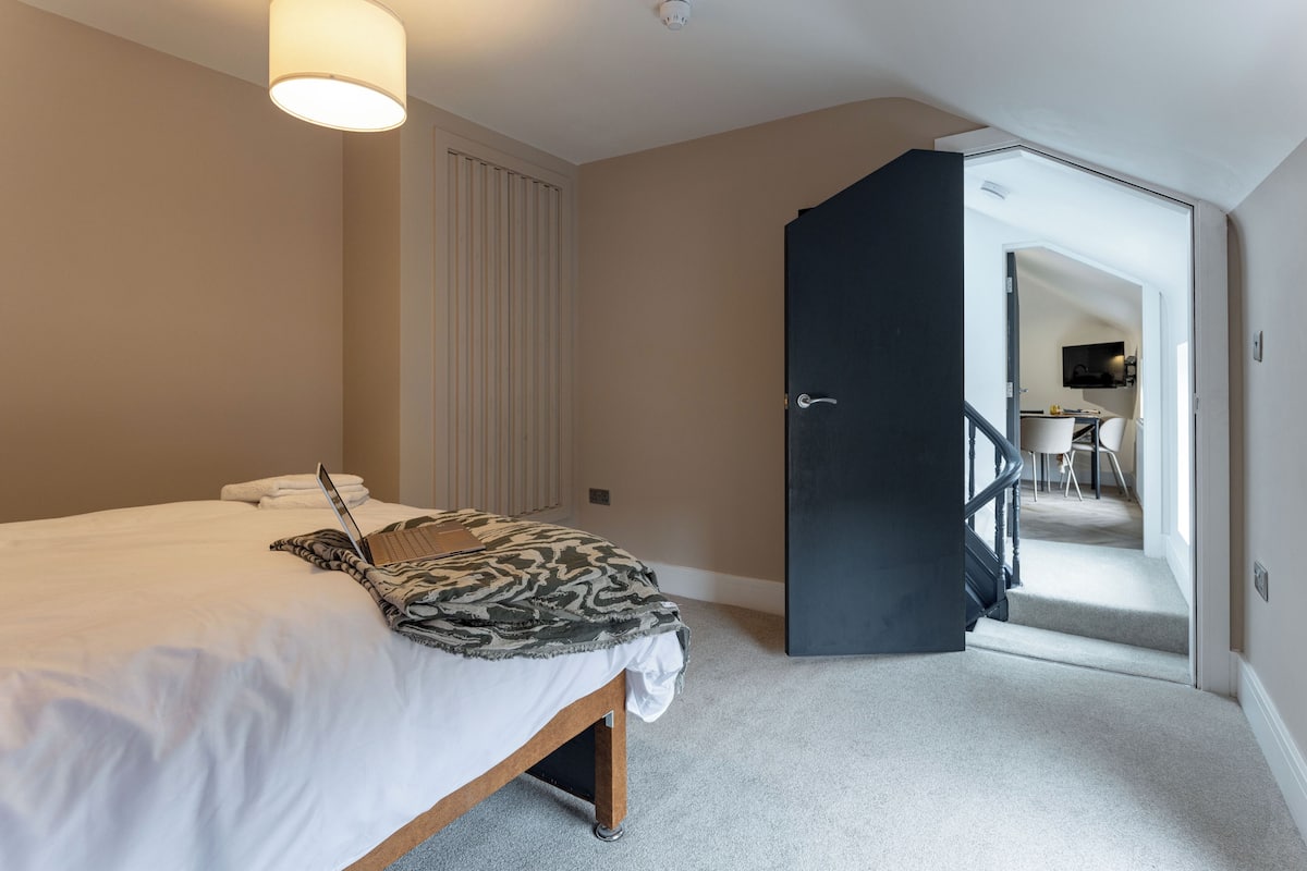 Apartment, 2 Bedrooms | 1 bedroom, iron/ironing board, free WiFi