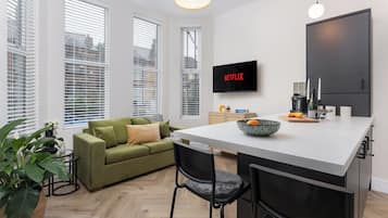 Apartemen, 1 kamar tidur | Area keluarga | TV layar datar