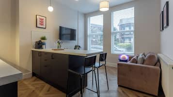 Appartement, 1 slaapkamer | Woonruimte | Een flatscreentelevisie