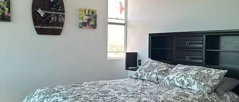 5 bedrooms, iron/ironing board, WiFi, bed sheets