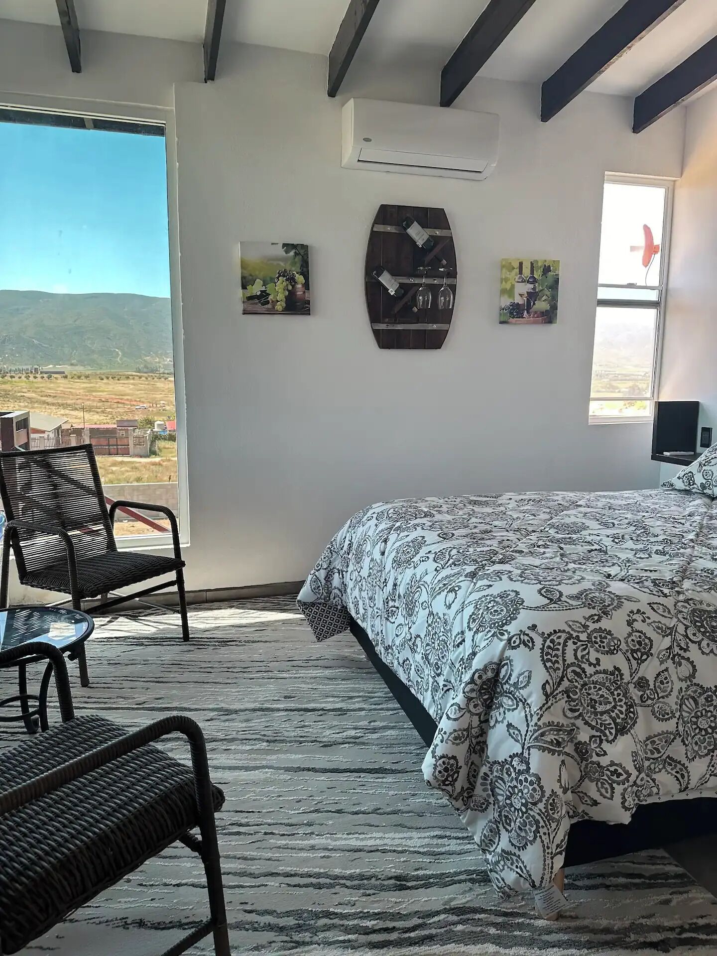 5 bedrooms, iron/ironing board, WiFi, bed sheets