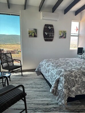 5 bedrooms, iron/ironing board, WiFi, bed sheets