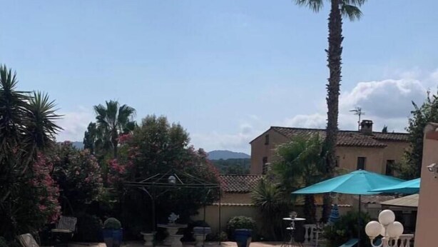 A pool area with lounge chairs, a pergola, and a tall palm tree. - La Villa Provençale (Mougins)