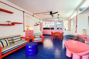 Smart TV - Villa Belò - Four Bedroom Villa, Sleeps 8 (La Maddalena)