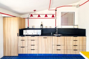 Fridge, microwave, stovetop, dishwasher - Villa Belò - Four Bedroom Villa, Sleeps 8 (La Maddalena)