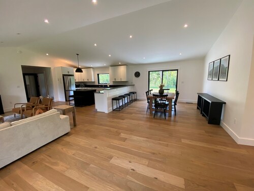 Escape to The Clyde’s View Hideaway in Manchester, Vt. New Home  3 Bed 2 Bath